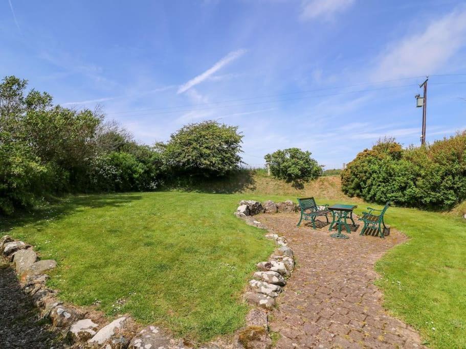 The Dairy @ Trefechan Wen Goodwick Extérieur photo