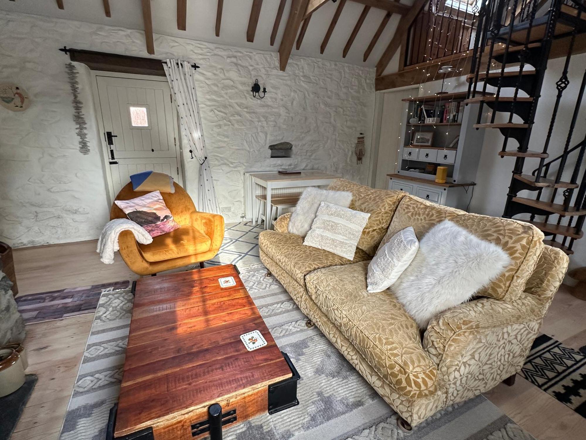 The Dairy @ Trefechan Wen Goodwick Extérieur photo