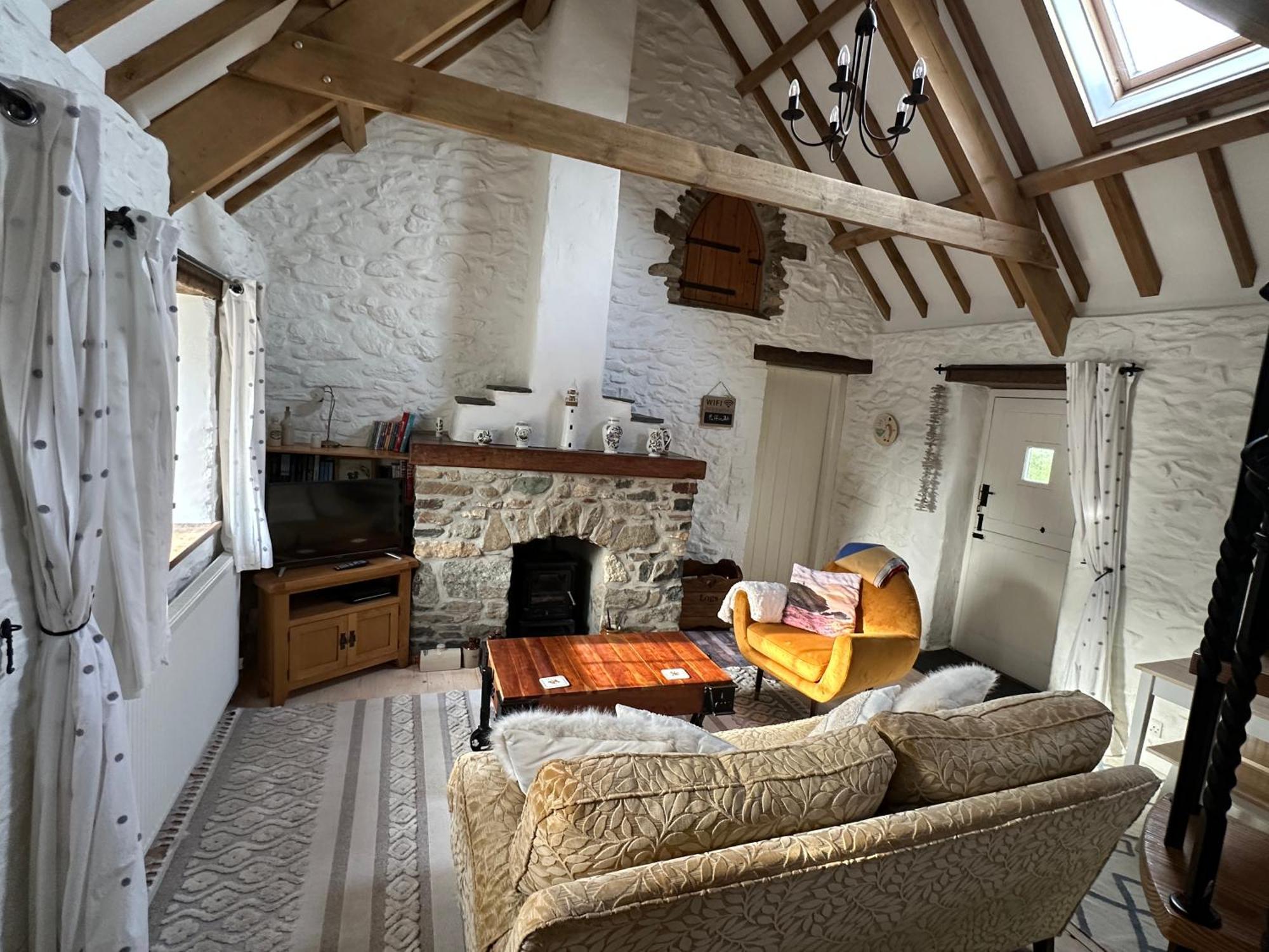 The Dairy @ Trefechan Wen Goodwick Extérieur photo